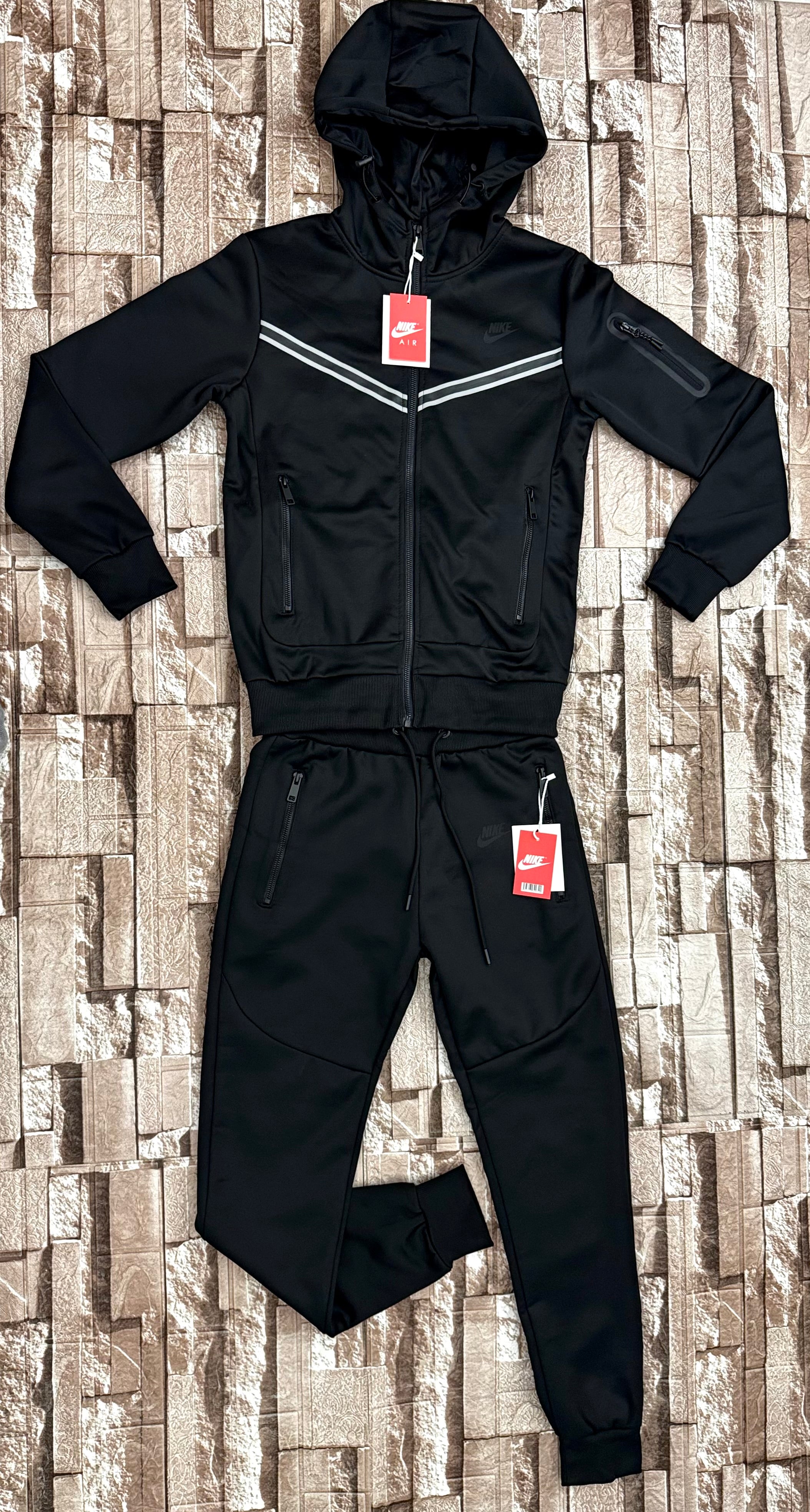 nike tech fleece black